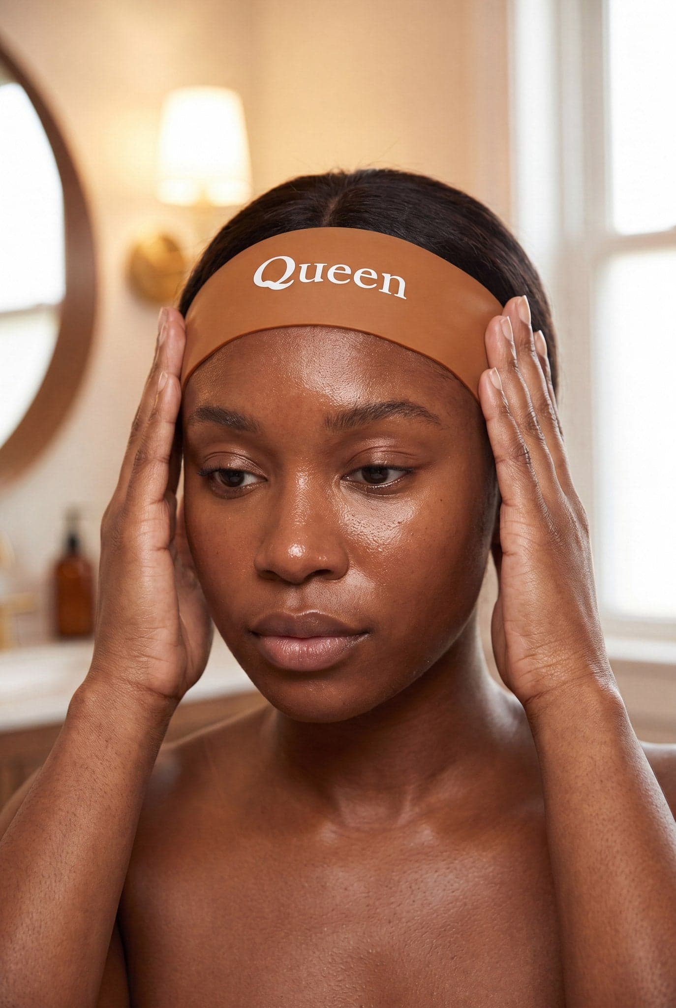 Placing the silicone band along the hairline before a routine